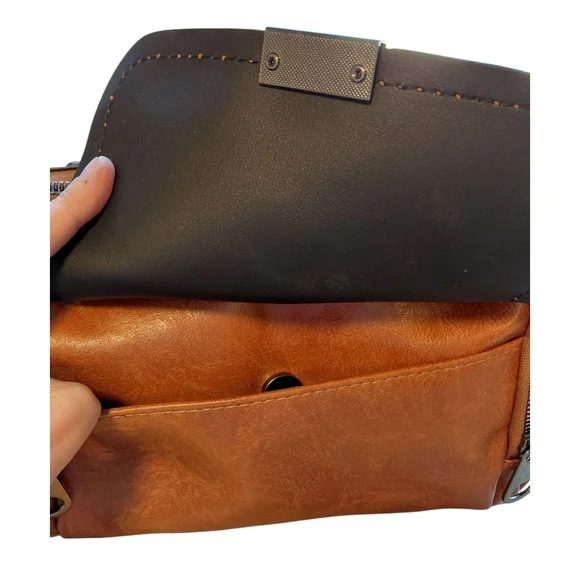 Elegant Brown Handbag with Floral Accent - Picture 4 of 8